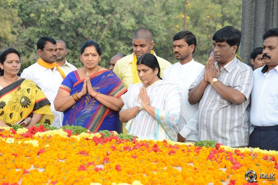 NTR-Family-Visit-to-NTR-Ghat-2016